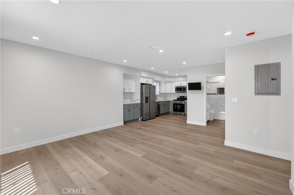 283 E 50th