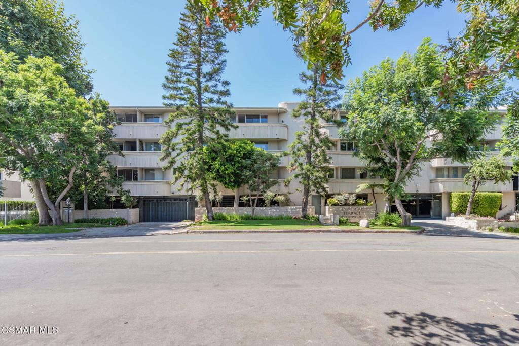 Properties 1 11645 Montana Avenue 318