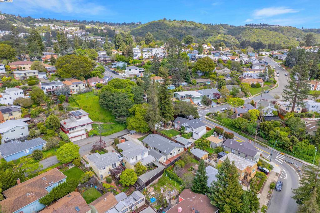 REDWOOD HEIGHTS - Residential