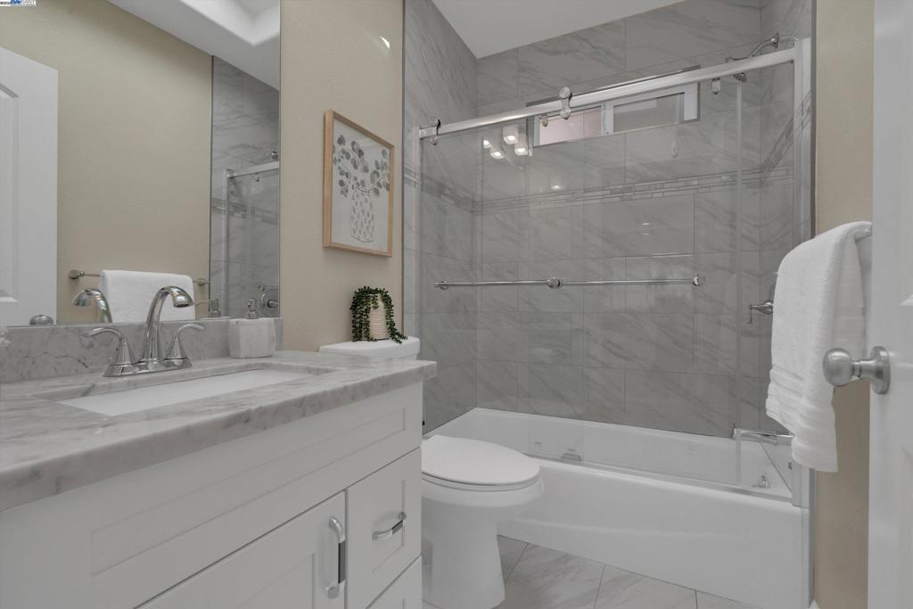 REDWOOD HEIGHTS - Residential