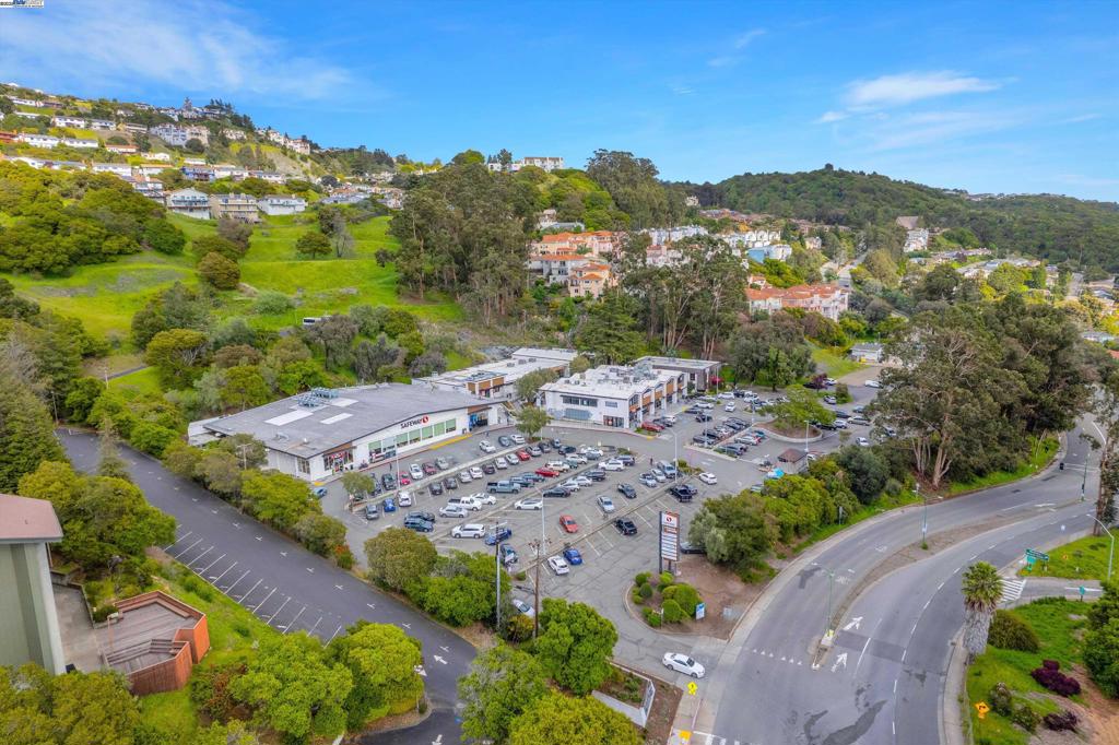 REDWOOD HEIGHTS - Residential