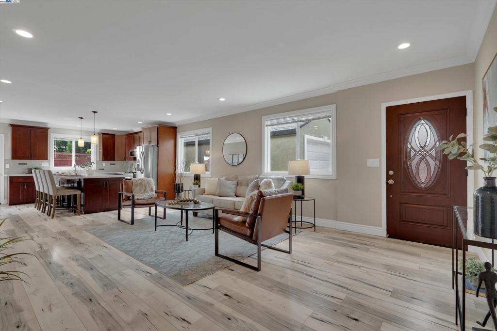 REDWOOD HEIGHTS - Residential