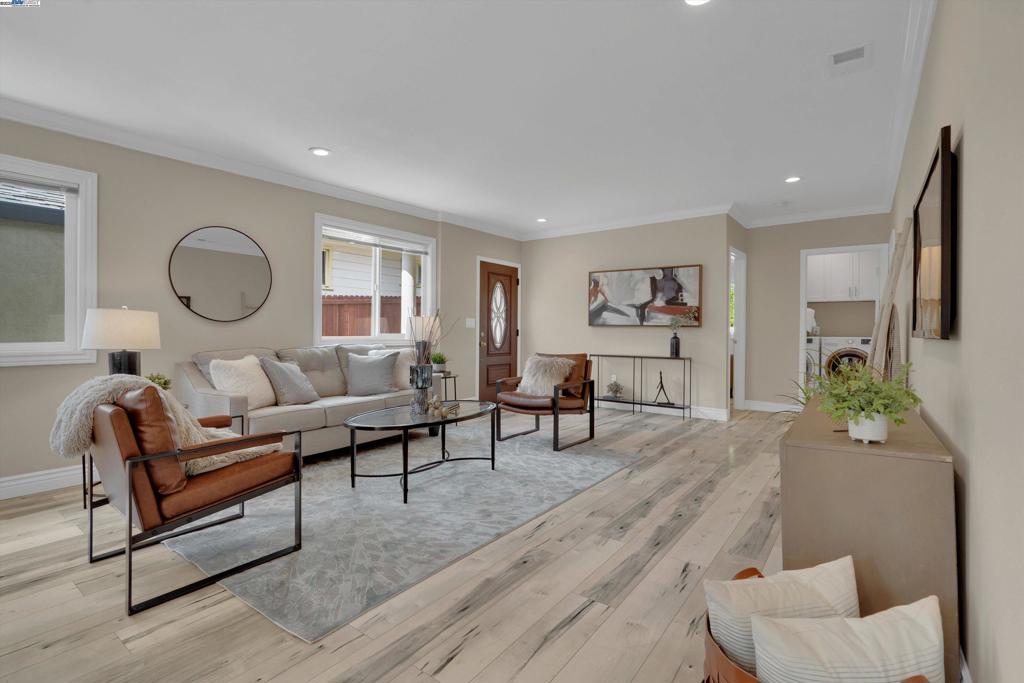 REDWOOD HEIGHTS - Residential