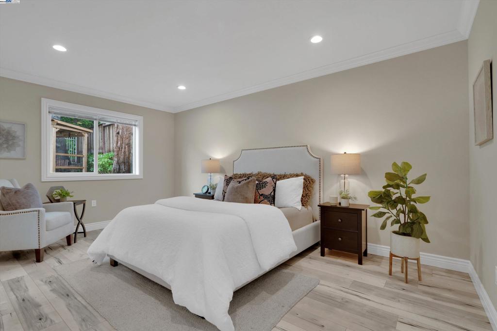 REDWOOD HEIGHTS - Residential