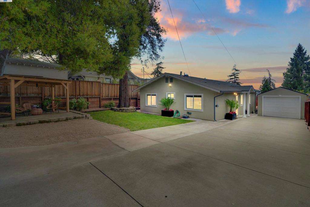 REDWOOD HEIGHTS - Residential