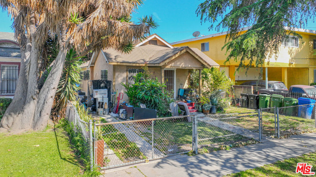 2524 S Sycamore Avenue