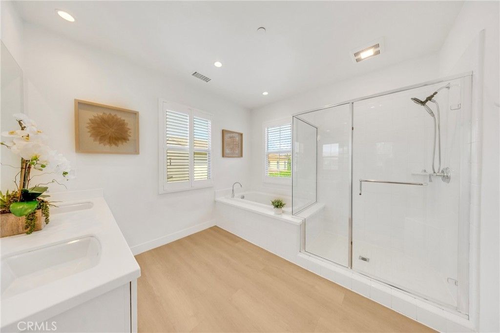 listing image 130722280457490038499