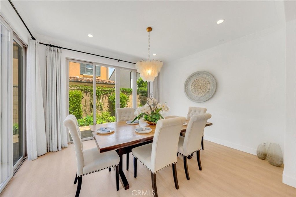 listing image 130727270628364312823