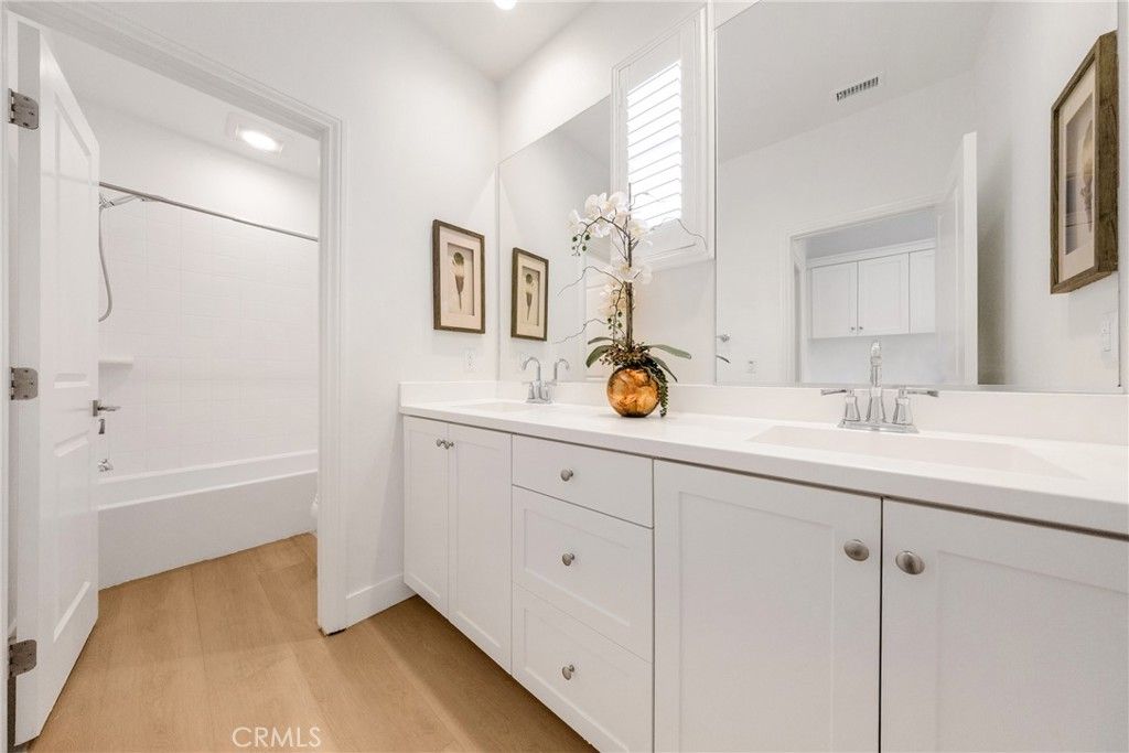 listing image 130720639440736333360