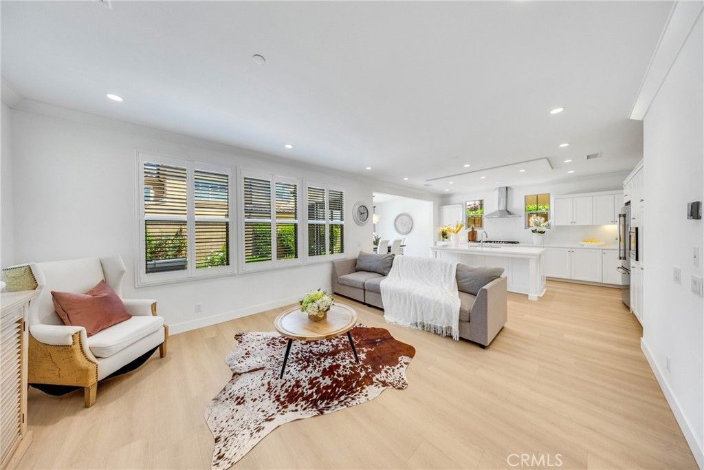 listing image 130725567113286723015
