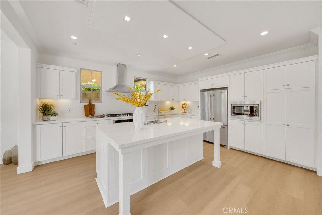 listing image 130720394249105713887