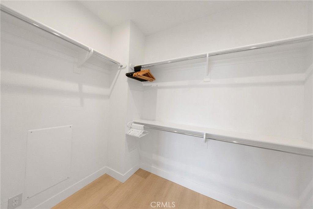 listing image 130729288233194141580
