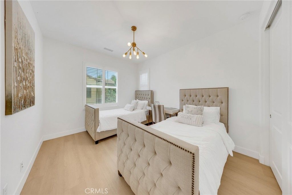 listing image 130724340841465408738