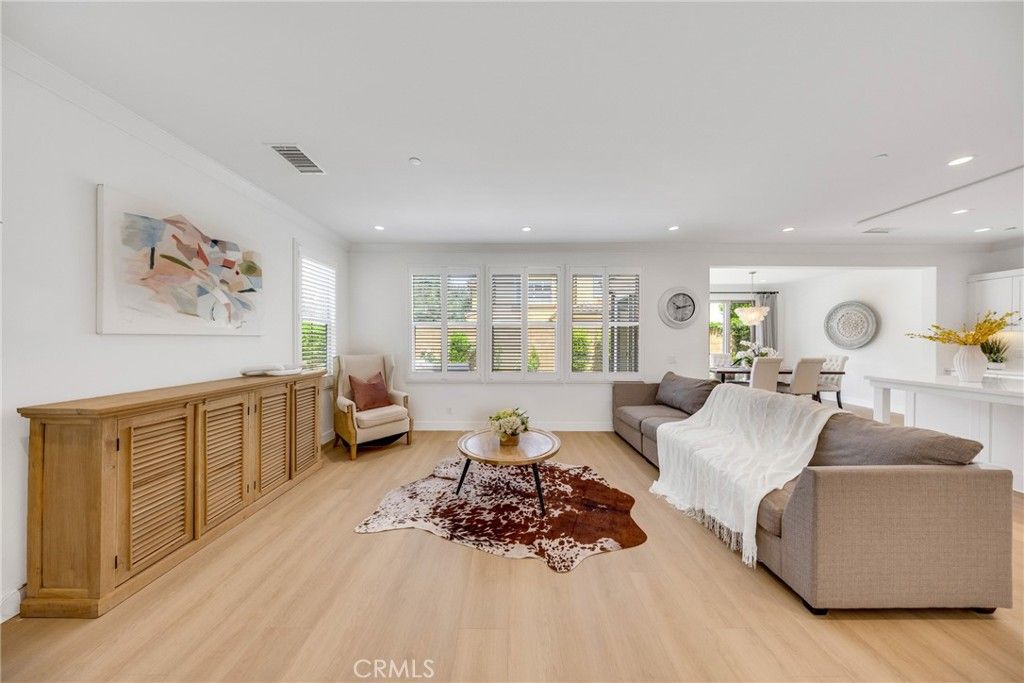 listing image 130724973979689439552