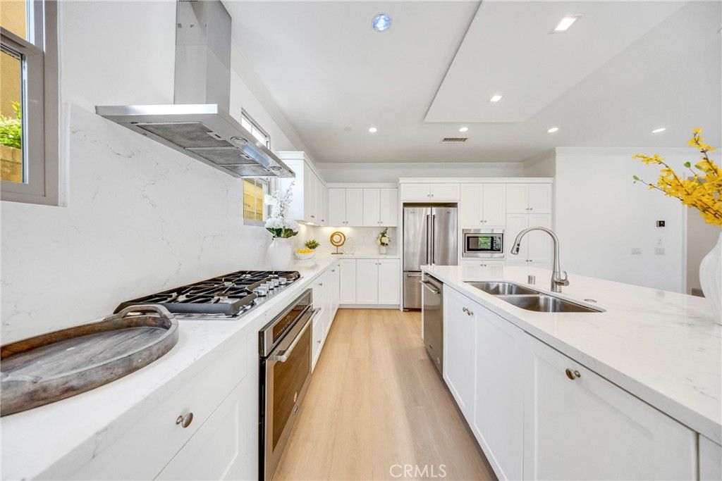 listing image 130728933032990256637