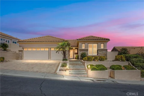 MLS: OC25179352