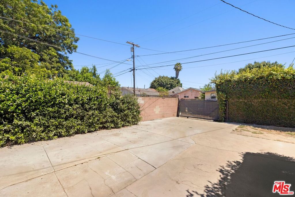 986 E 51st Street