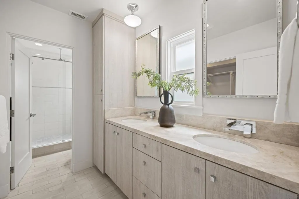 La Jolla, California 92037, United States, 3 Bedrooms Bedrooms, ,4 BathroomsBathrooms,Residential,Pending,203560