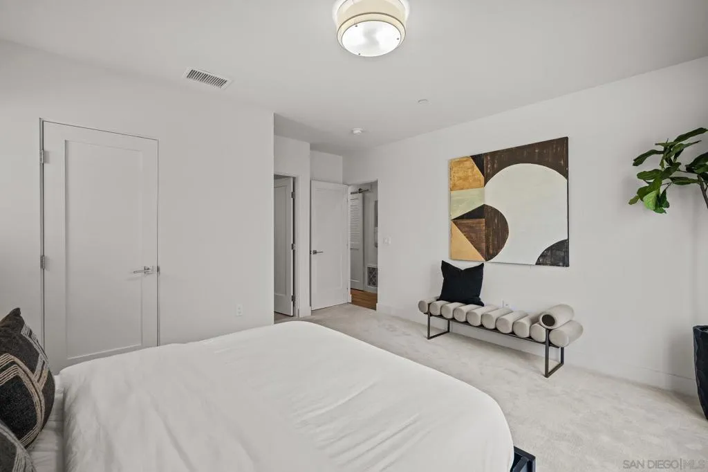 La Jolla, California 92037, United States, 3 Bedrooms Bedrooms, ,4 BathroomsBathrooms,Residential,Pending,203560