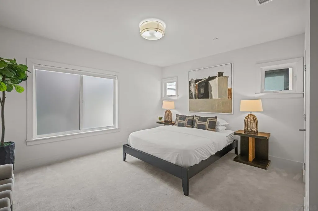 La Jolla, California 92037, United States, 3 Bedrooms Bedrooms, ,4 BathroomsBathrooms,Residential,Pending,203560