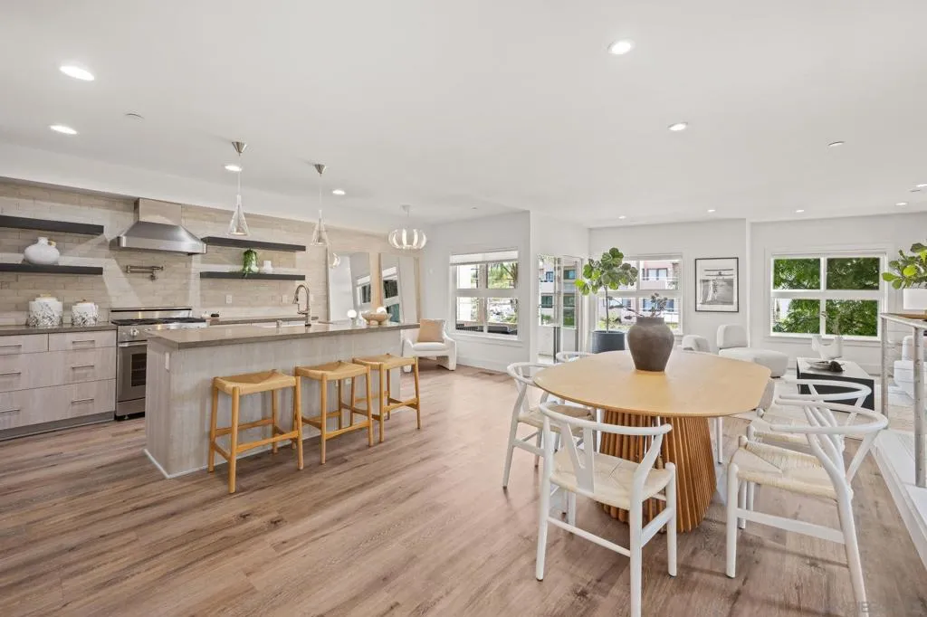 La Jolla, California 92037, United States, 3 Bedrooms Bedrooms, ,4 BathroomsBathrooms,Residential,Pending,203560