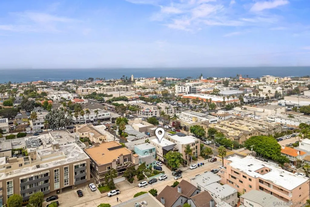 La Jolla, California 92037, United States, 3 Bedrooms Bedrooms, ,4 BathroomsBathrooms,Residential,Pending,203560