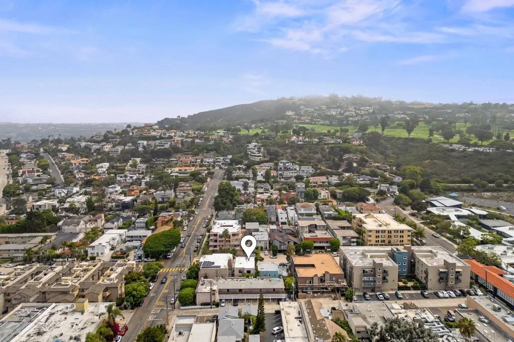 La Jolla, California 92037, United States, 3 Bedrooms Bedrooms, ,4 BathroomsBathrooms,Residential,Pending,203560