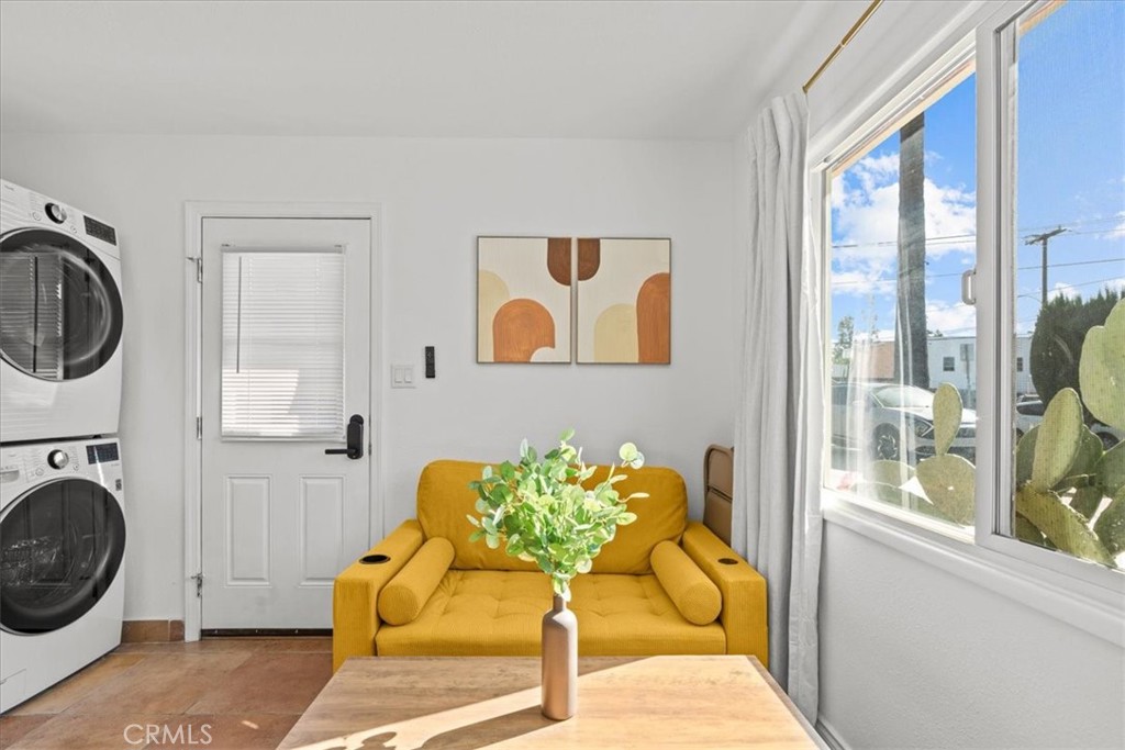 1095 Bonita Street B