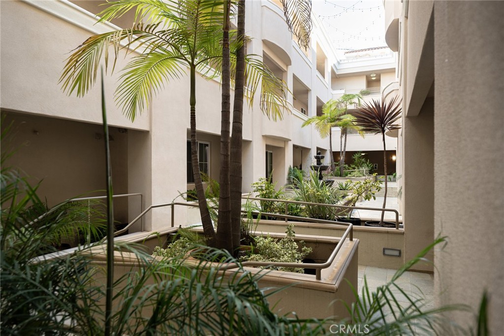 901 Deep Valley Drive 302