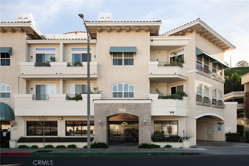 901 Deep Valley Drive 302
