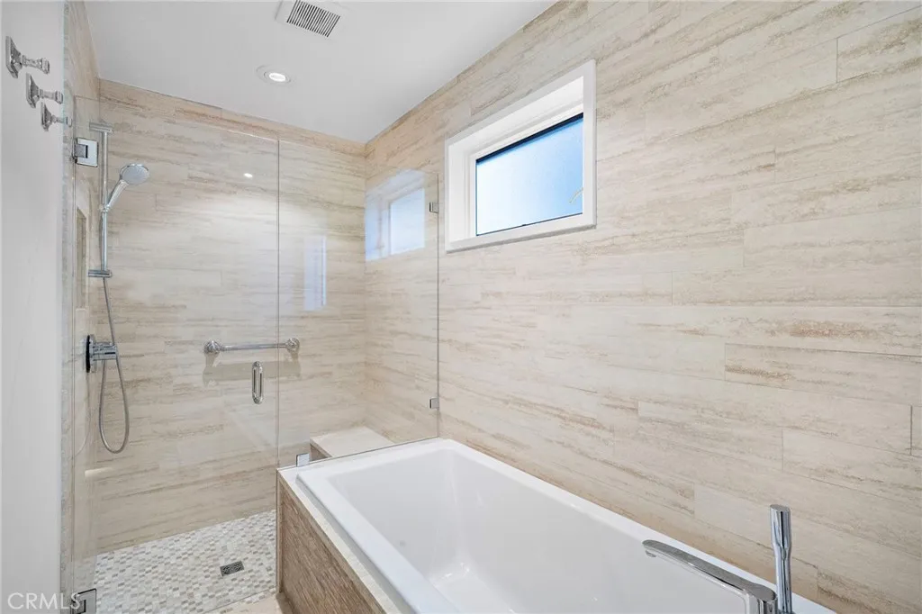 Newport Beach, California 92663, United States, 4 Bedrooms Bedrooms, ,4 BathroomsBathrooms,Residential,Active,160809