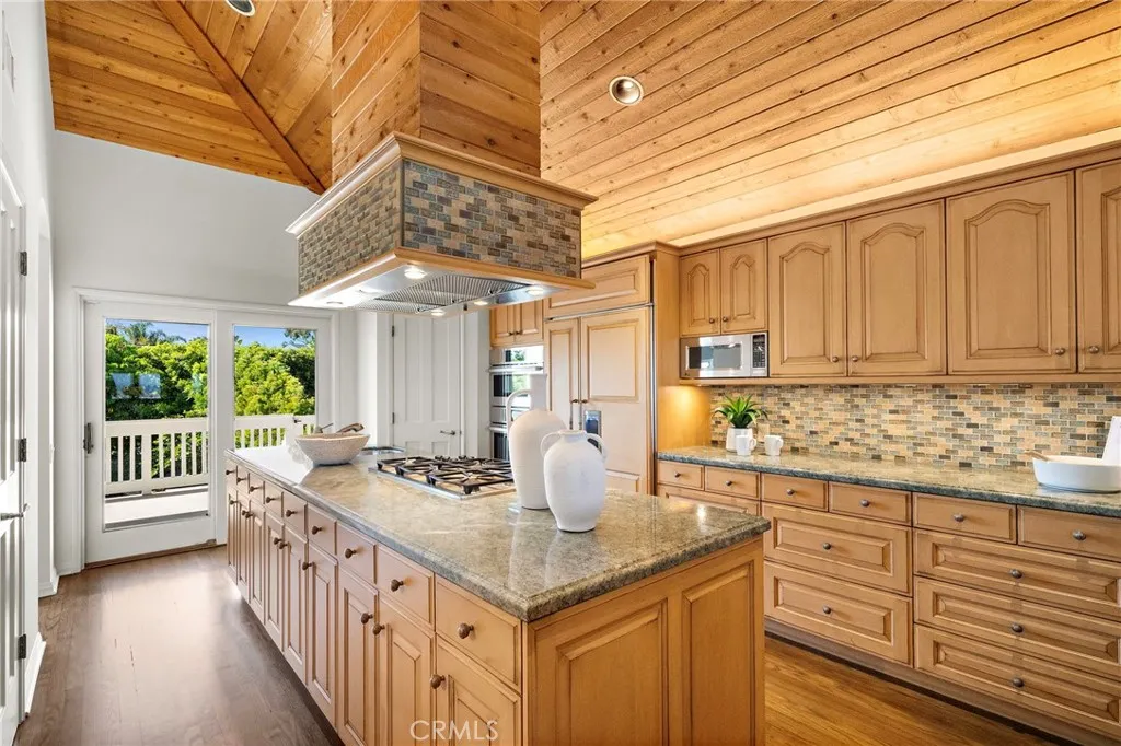 Newport Beach, California 92663, United States, 4 Bedrooms Bedrooms, ,4 BathroomsBathrooms,Residential,Active,160809