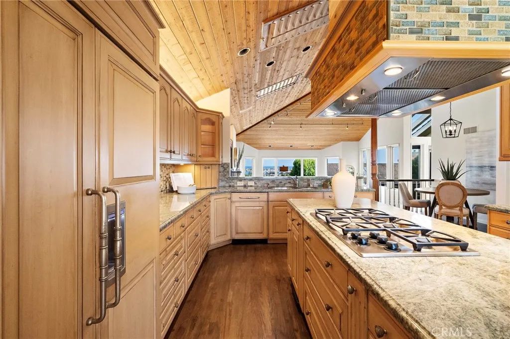 Newport Beach, California 92663, United States, 4 Bedrooms Bedrooms, ,4 BathroomsBathrooms,Residential,Active,160809