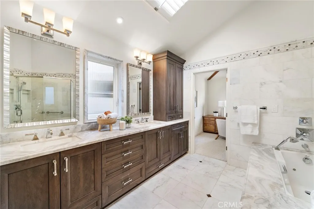 Newport Beach, California 92663, United States, 4 Bedrooms Bedrooms, ,4 BathroomsBathrooms,Residential,Active,160809