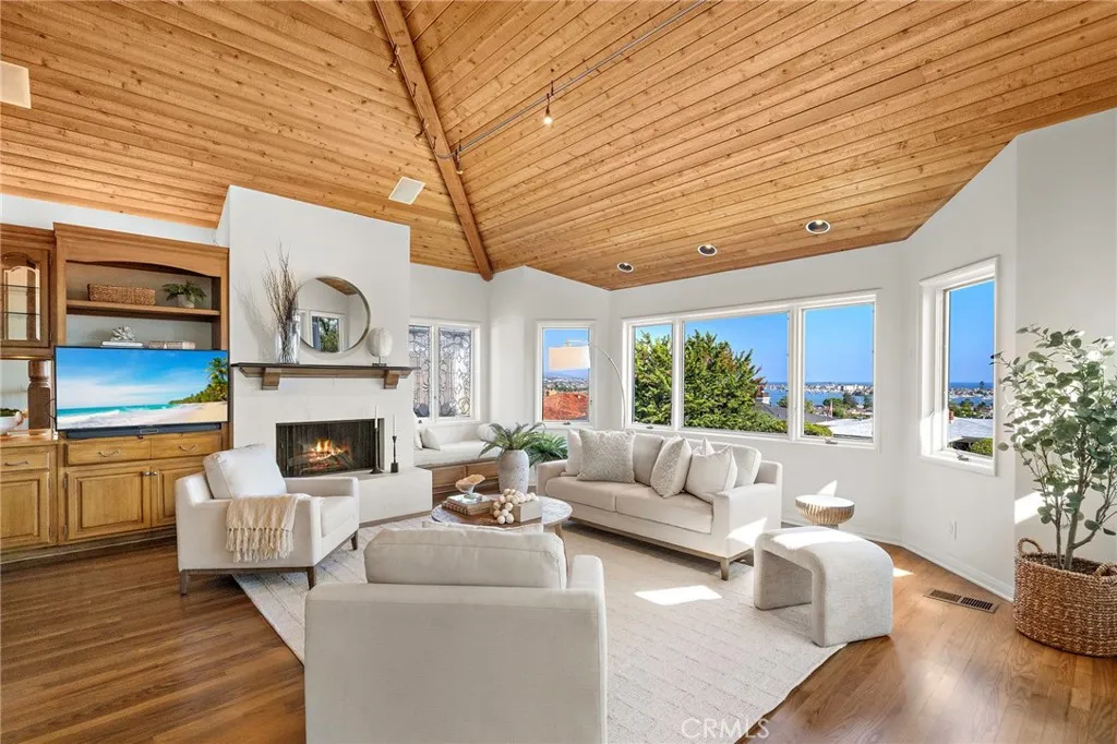 Newport Beach, California 92663, United States, 4 Bedrooms Bedrooms, ,4 BathroomsBathrooms,Residential,Active,160809