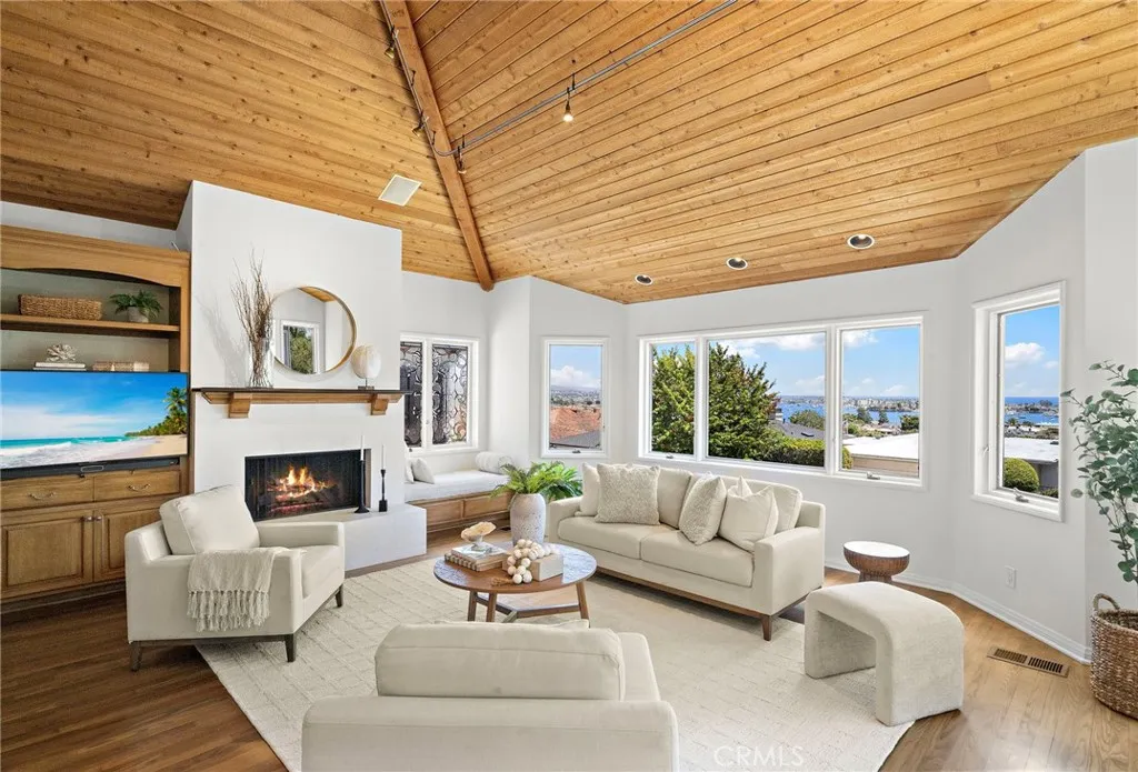 Newport Beach, California 92663, United States, 4 Bedrooms Bedrooms, ,4 BathroomsBathrooms,Residential,Active,160809