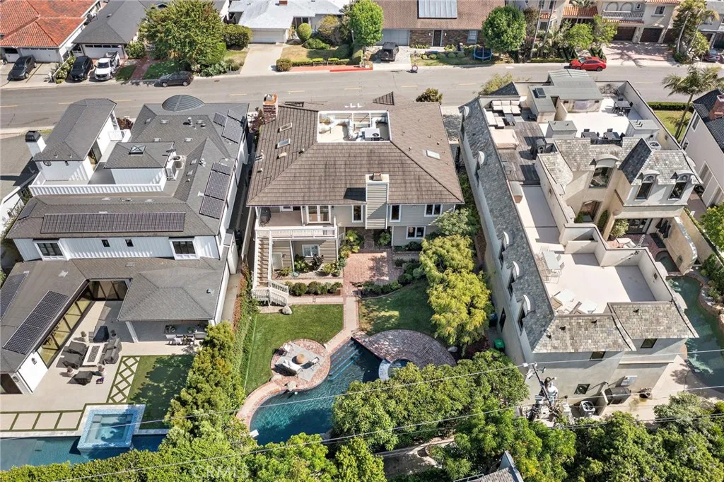 Newport Beach, California 92663, United States, 4 Bedrooms Bedrooms, ,4 BathroomsBathrooms,Residential,Active,160809