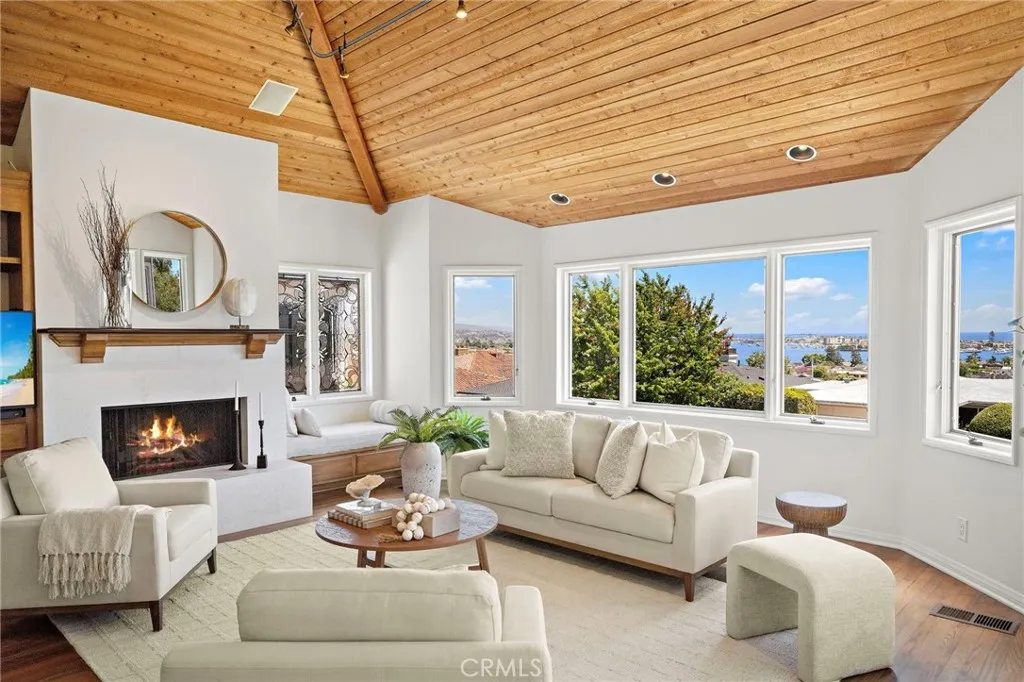 Newport Beach, California 92663, United States, 4 Bedrooms Bedrooms, ,4 BathroomsBathrooms,Residential,Active,160809