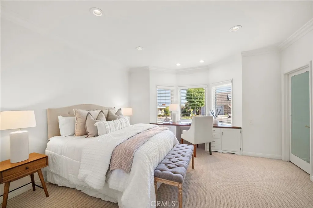 Newport Beach, California 92663, United States, 4 Bedrooms Bedrooms, ,4 BathroomsBathrooms,Residential,Active,160809