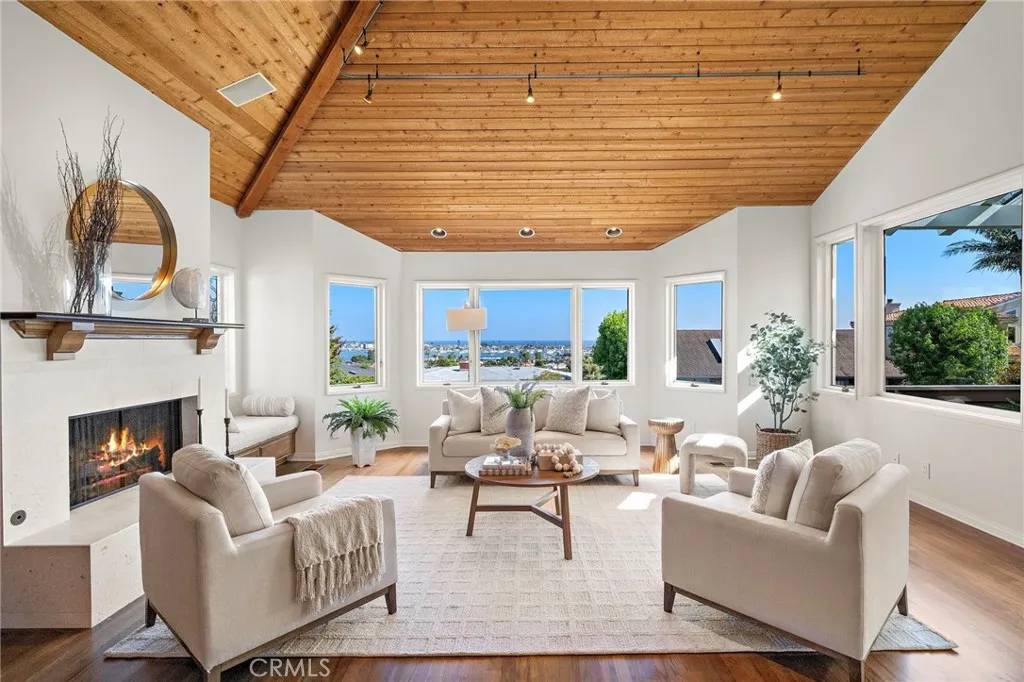 Newport Beach, California 92663, United States, 4 Bedrooms Bedrooms, ,4 BathroomsBathrooms,Residential,Active,160809