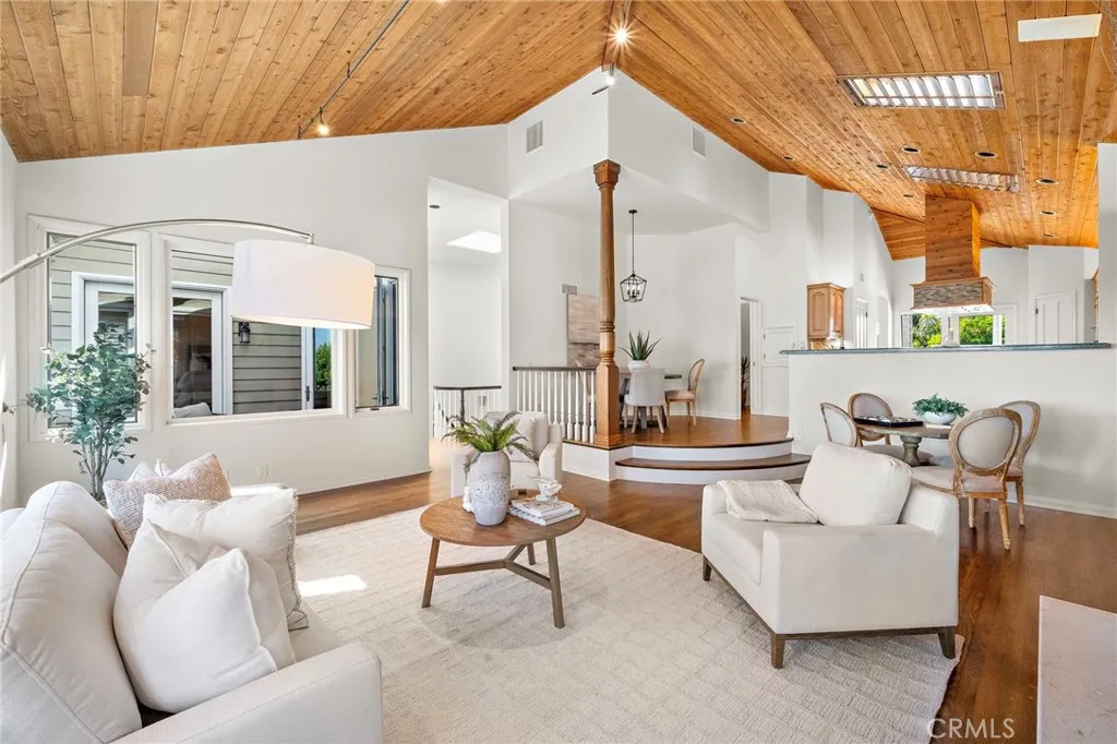 Newport Beach, California 92663, United States, 4 Bedrooms Bedrooms, ,4 BathroomsBathrooms,Residential,Active,160809