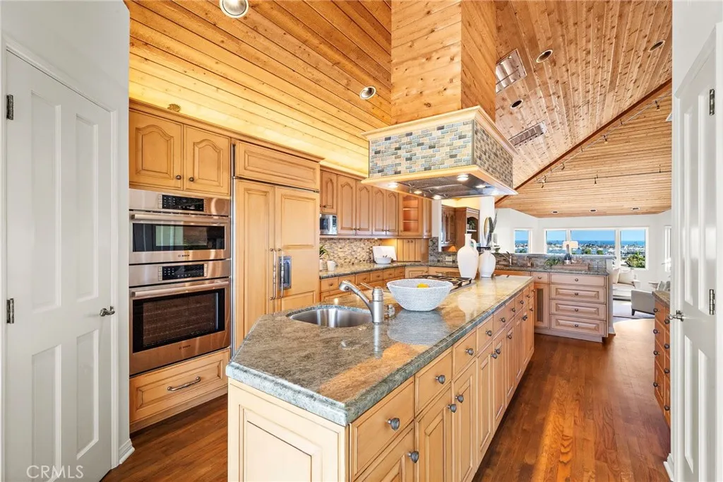 Newport Beach, California 92663, United States, 4 Bedrooms Bedrooms, ,4 BathroomsBathrooms,Residential,Active,160809