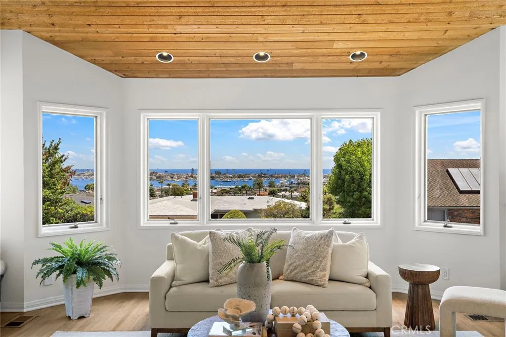 Newport Beach, California 92663, United States, 4 Bedrooms Bedrooms, ,4 BathroomsBathrooms,Residential,Active,160809