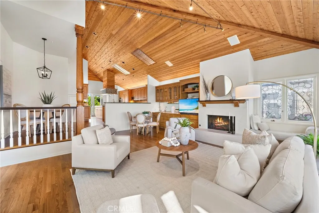 Newport Beach, California 92663, United States, 4 Bedrooms Bedrooms, ,4 BathroomsBathrooms,Residential,Active,160809