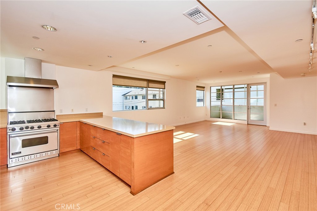 8265 Fountain Avenue 302