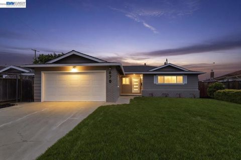 Photo of 1679 Catalonia Way Way, San Jose, CA 95125 (MLS # 41131719)
