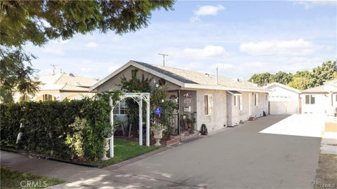 Photo of 10031 San Antonio AVE, South Gate, CA 90280 (MLS # DW26192430)