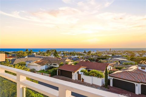 Photo of 424 Mendoza Terrace, Corona Del Mar, CA 92625 (MLS # OC26051287)