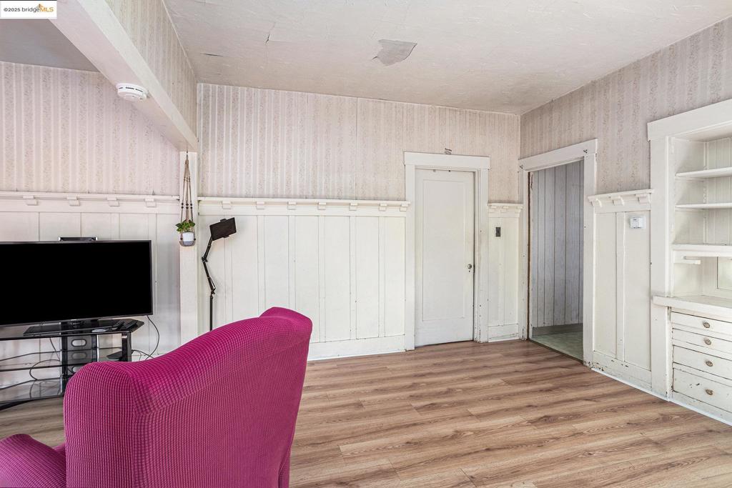 BURBANK - Residential