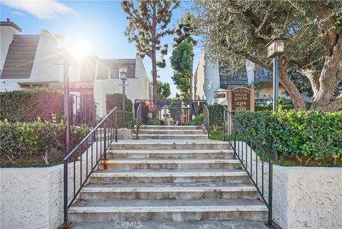 18360 Collins Street E Tarzana CA 91356